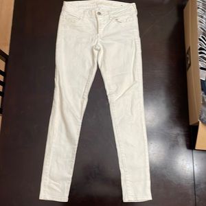 American Eagle off white skinny jeans
